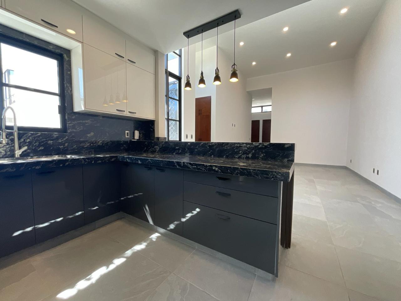 EN VENTA CASA DE 1 PLANTA MODERMA EN MAYORAZGO RESIDENCIAL
